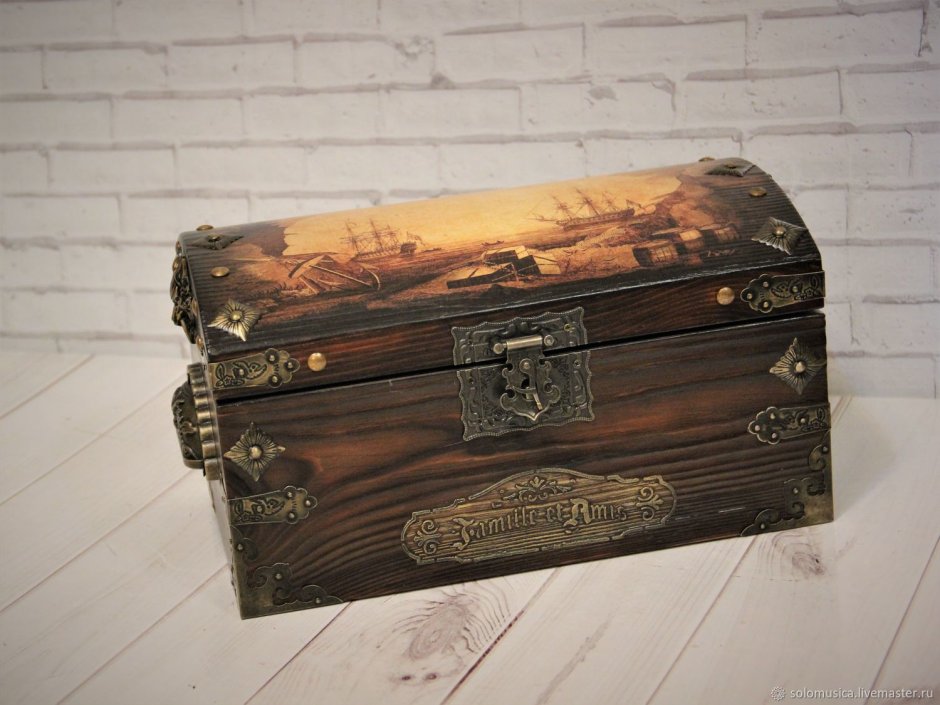 Старинный пиратский сундук