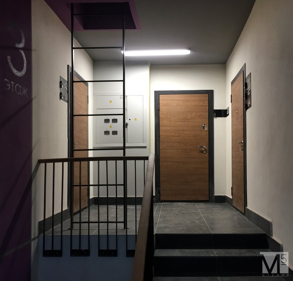 Захламление общего коридора в многоквартирном доме