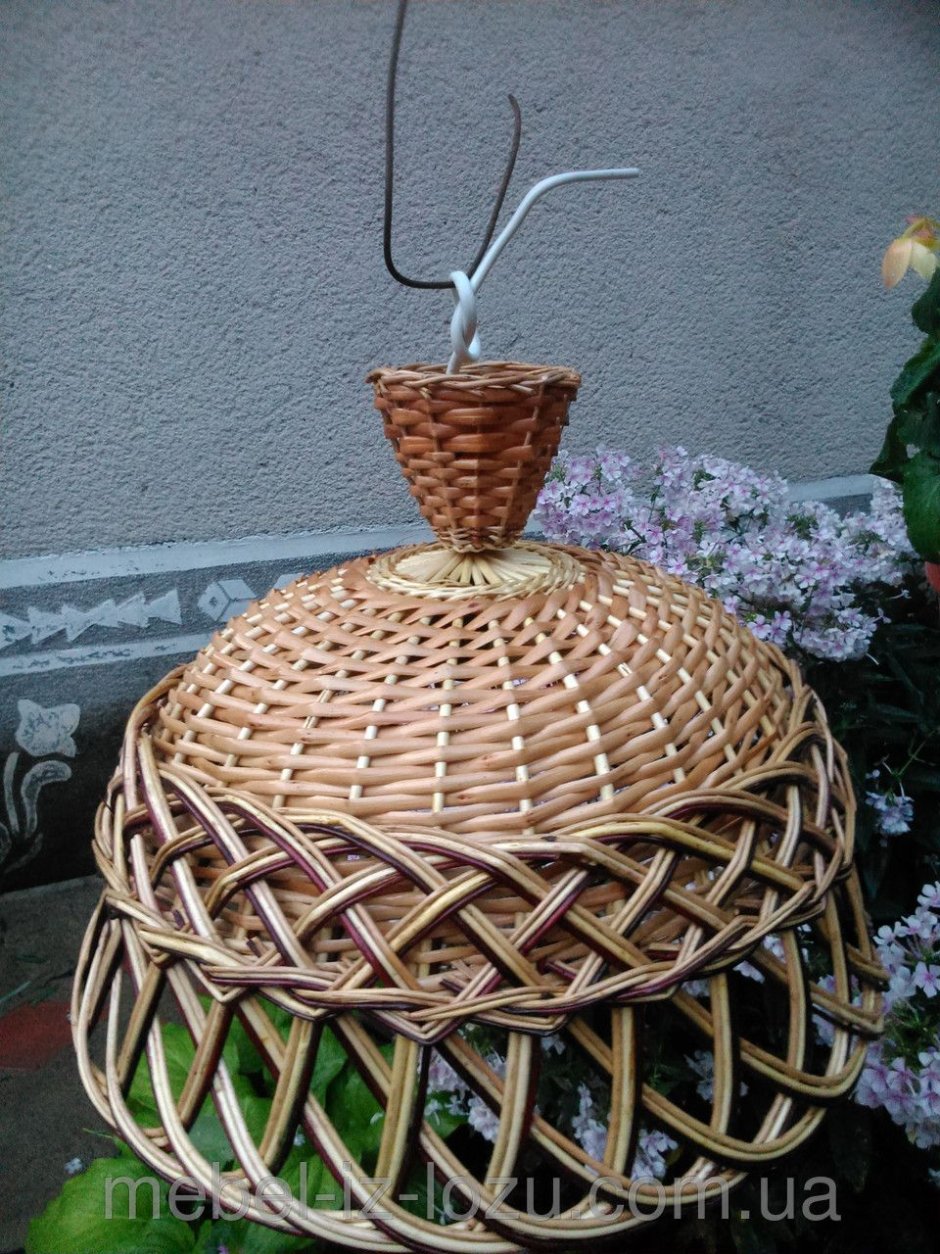 Плетеный абажур из лозы
