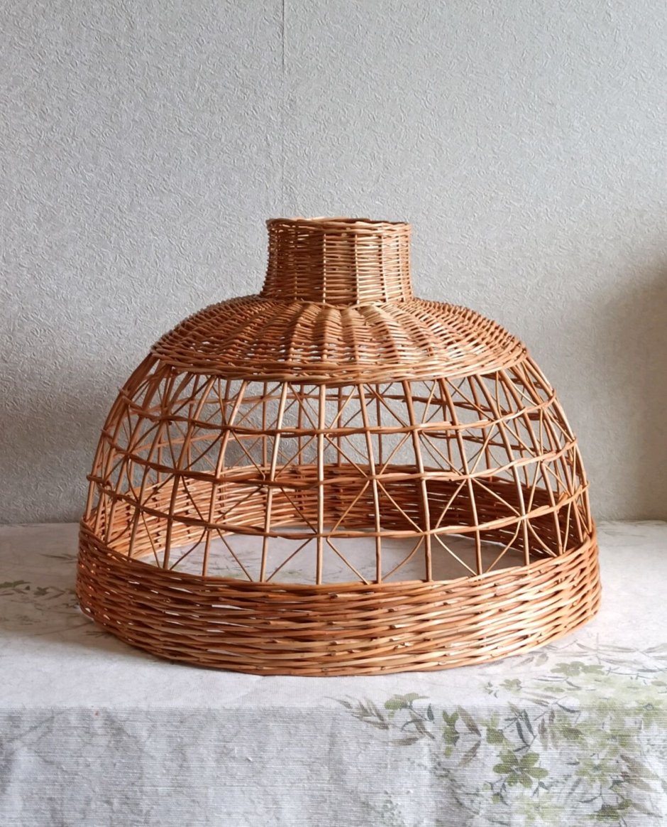 Плетеный абажур из лозы