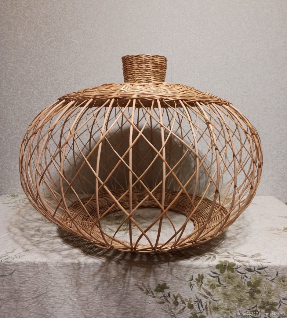 Плетеный абажур из лозы