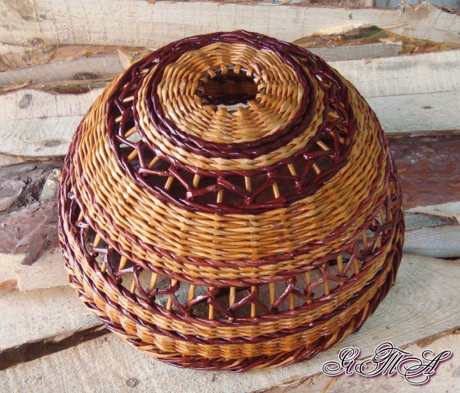 Абажур из газетных трубочек