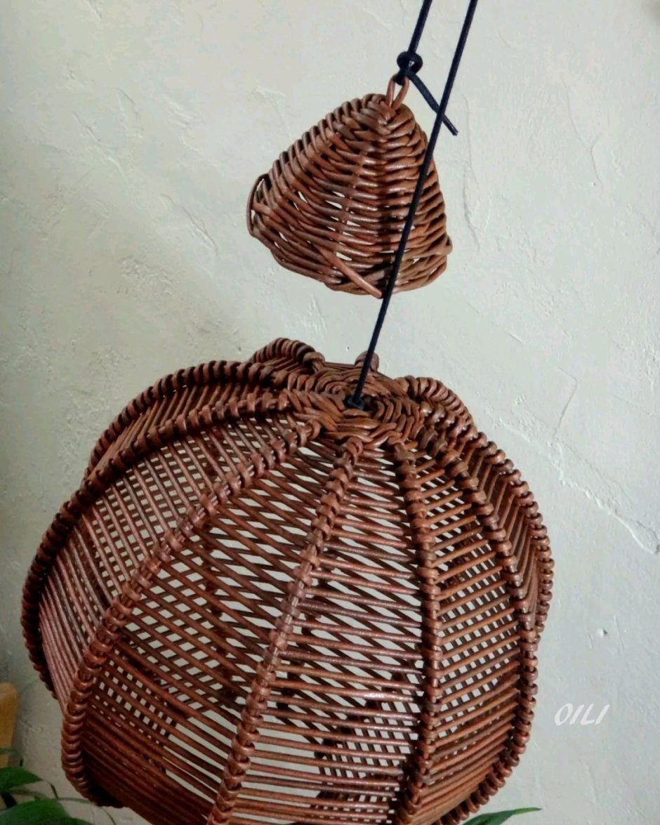 Плафон из лозы