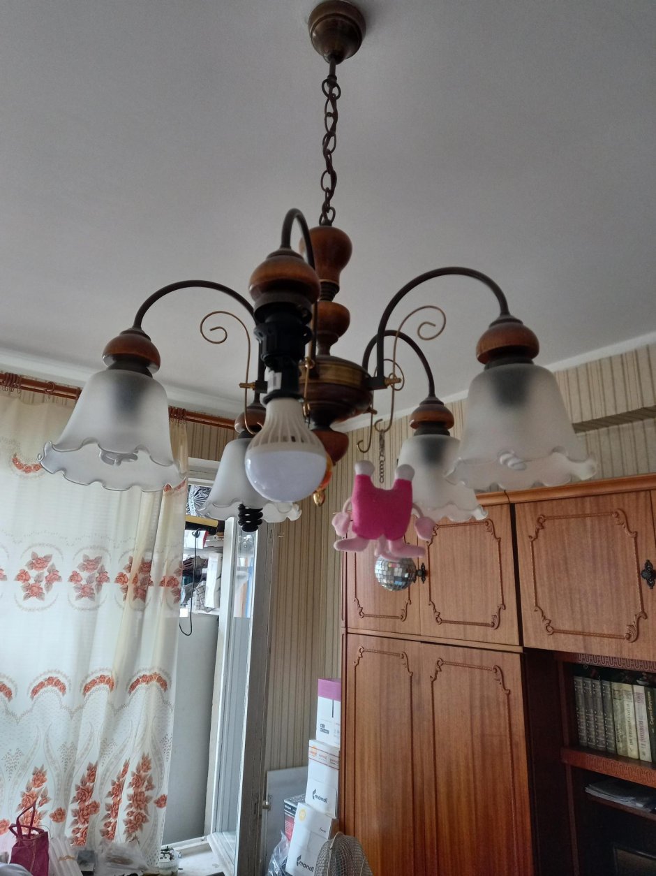 Люстра Югославия