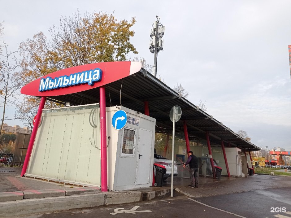 Машина в гараже