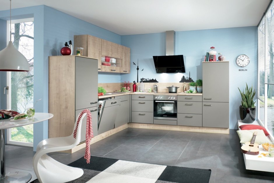 Репродукция в раме с декором