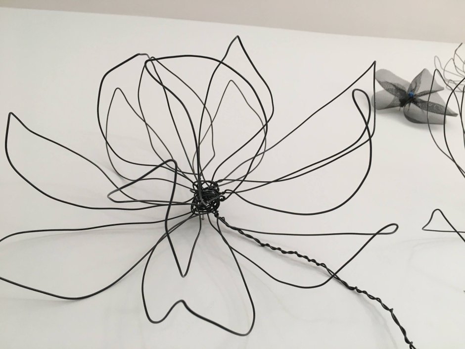 Декор из проволоки на стену