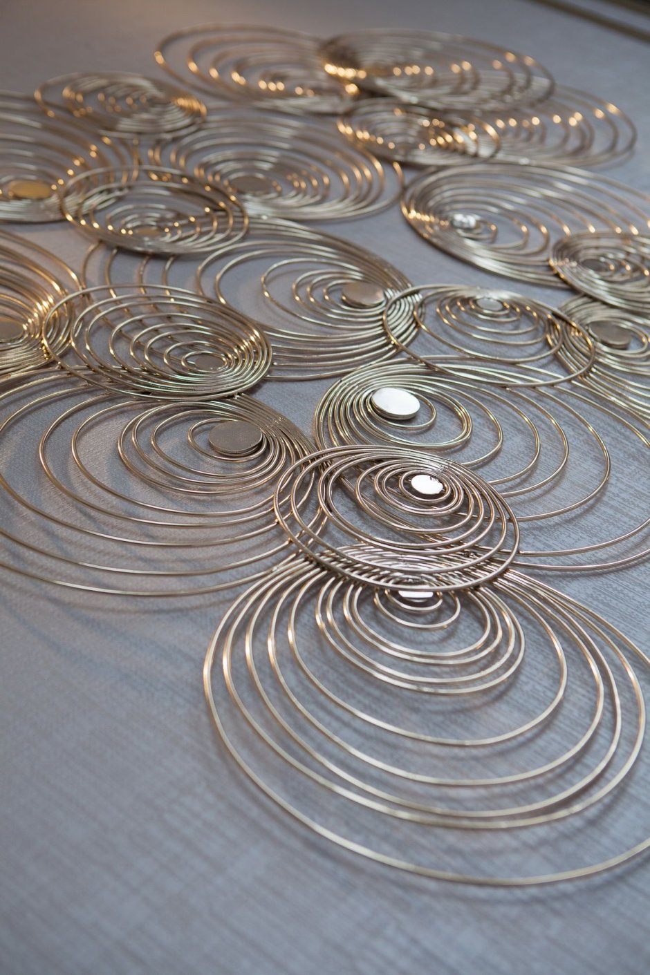 Брошь из медной проволоки