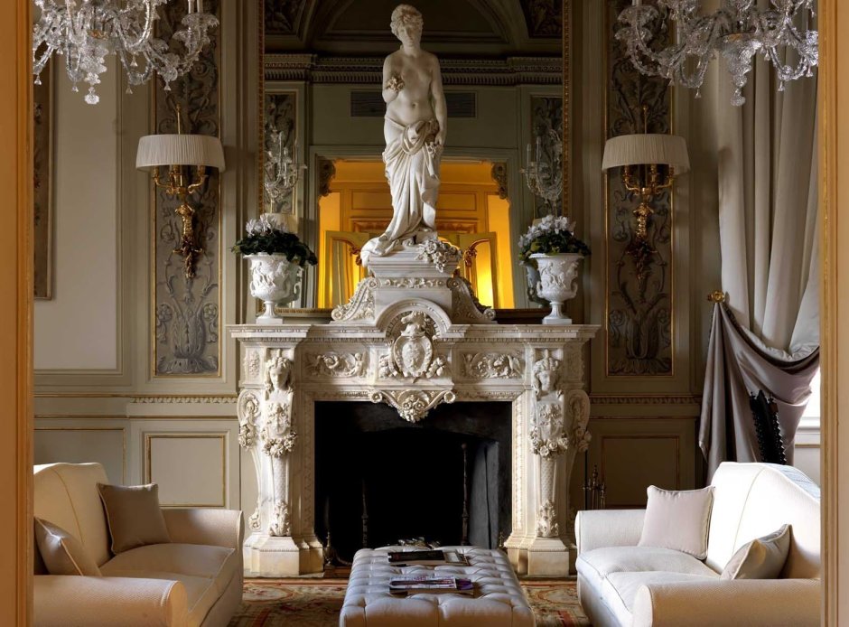 Камин в особняке