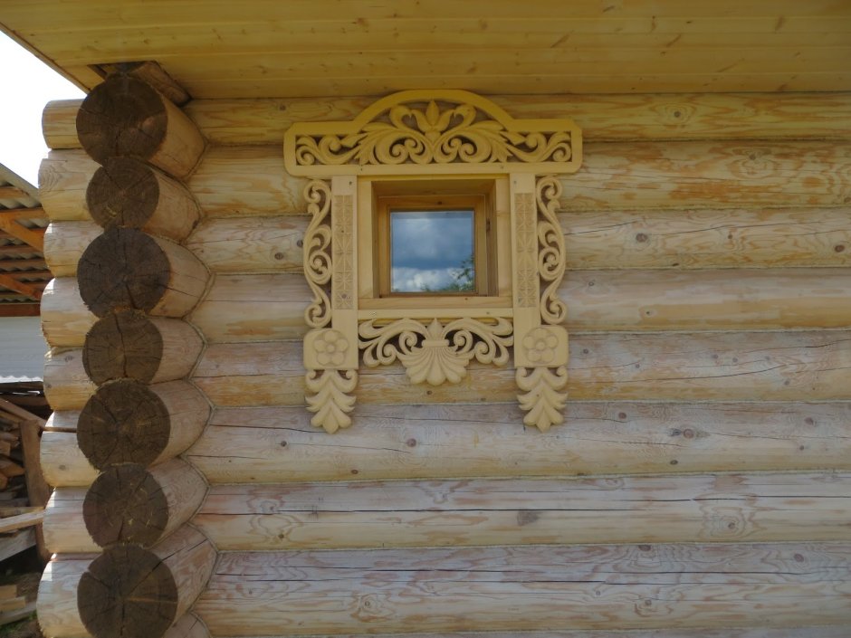 Обналичка на окна резная деревянная