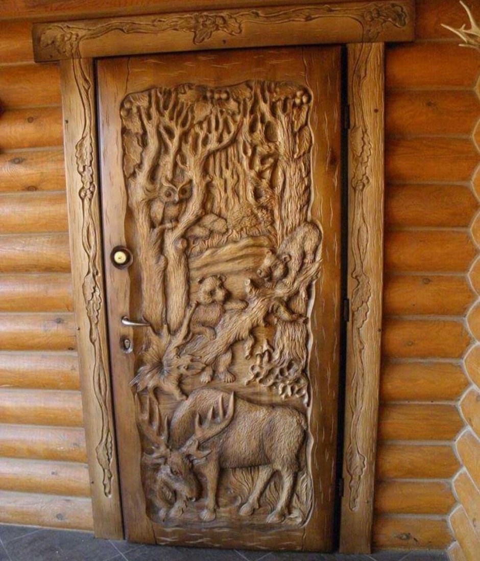 Необычные двери из дерева
