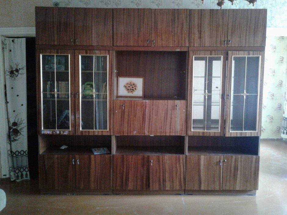 Советская мебельная стенка