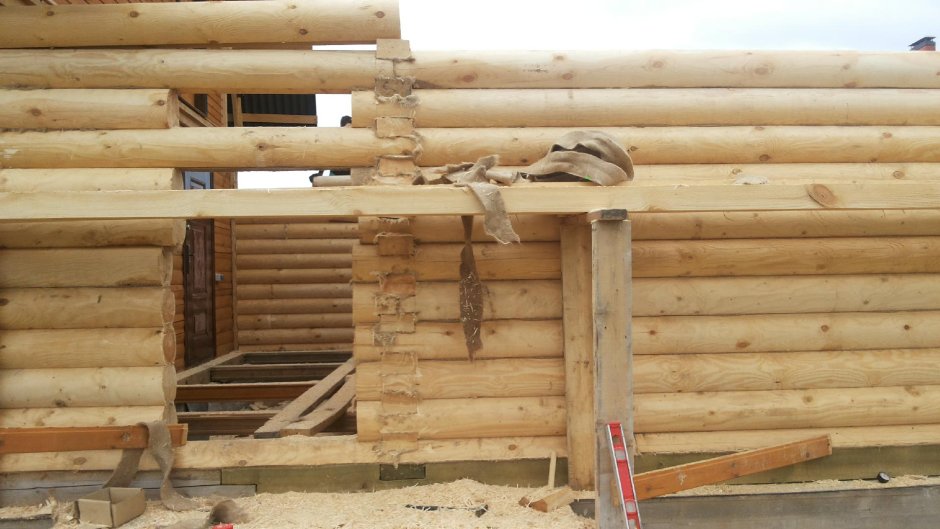 Веранда к дому из бревна