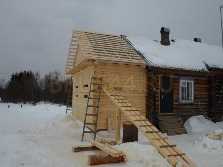 Пристрой из бревна