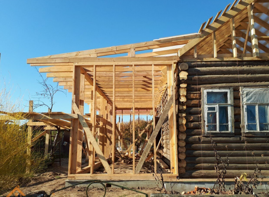 Крыльцо из бревна в баню