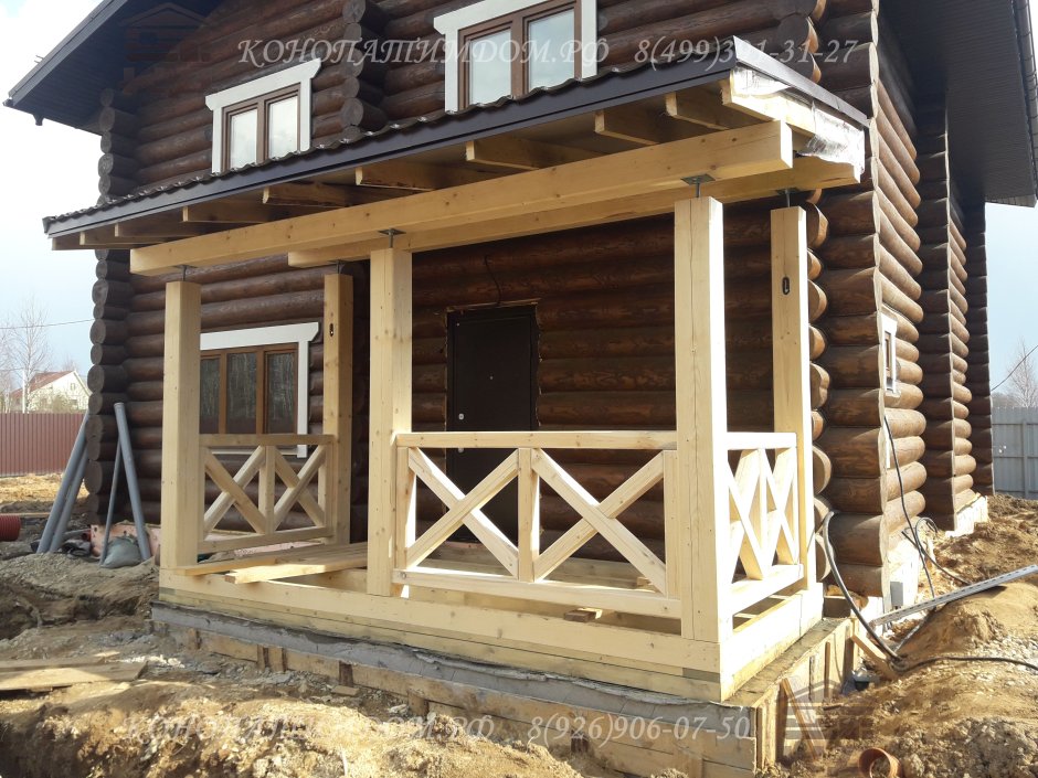 Сруб бани с односкатной крышей