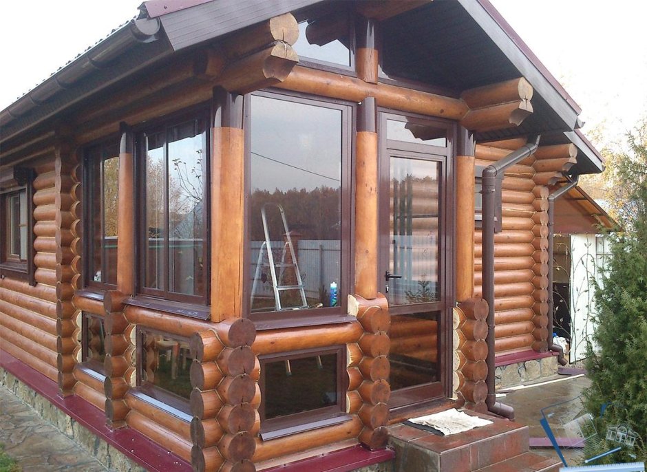 Монтаж оцилиндрованного бревна