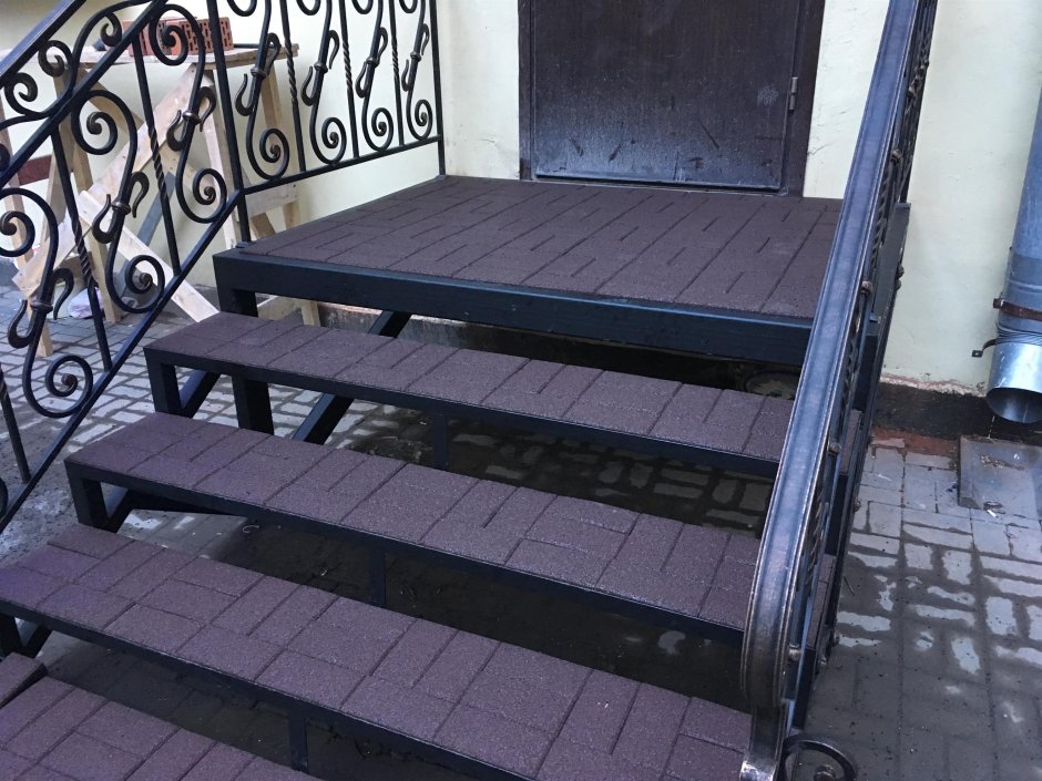 Уличная лестница эко 1 ступень ( приступок) из ПВЛ коричневый каркас
