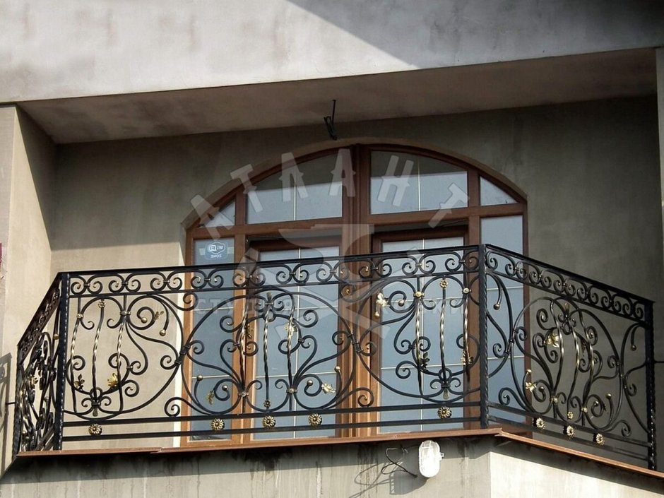 Классические кованые балконы