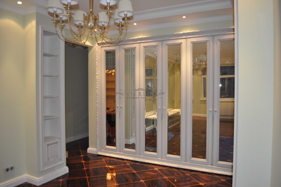 Встроенные шкафы в нишу