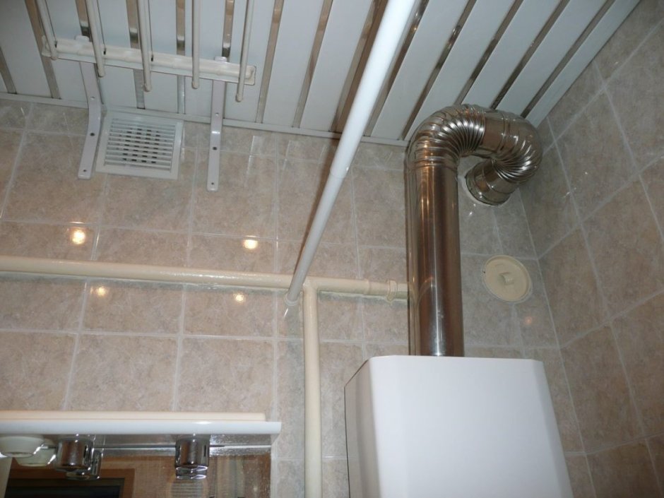 Декорирование труб отопления в комнате