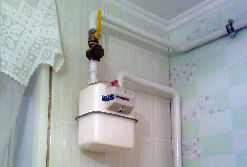 Декорирование труб на кухне