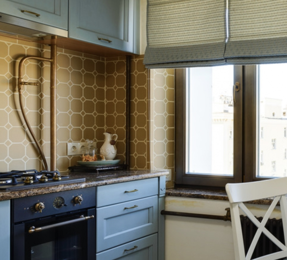 Зашивка труб на кухне