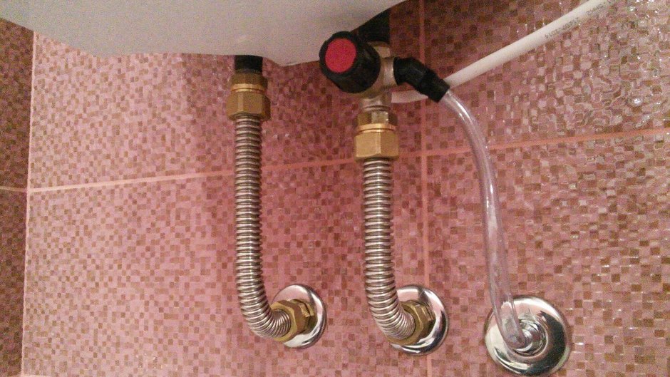 Кран на газовую трубу