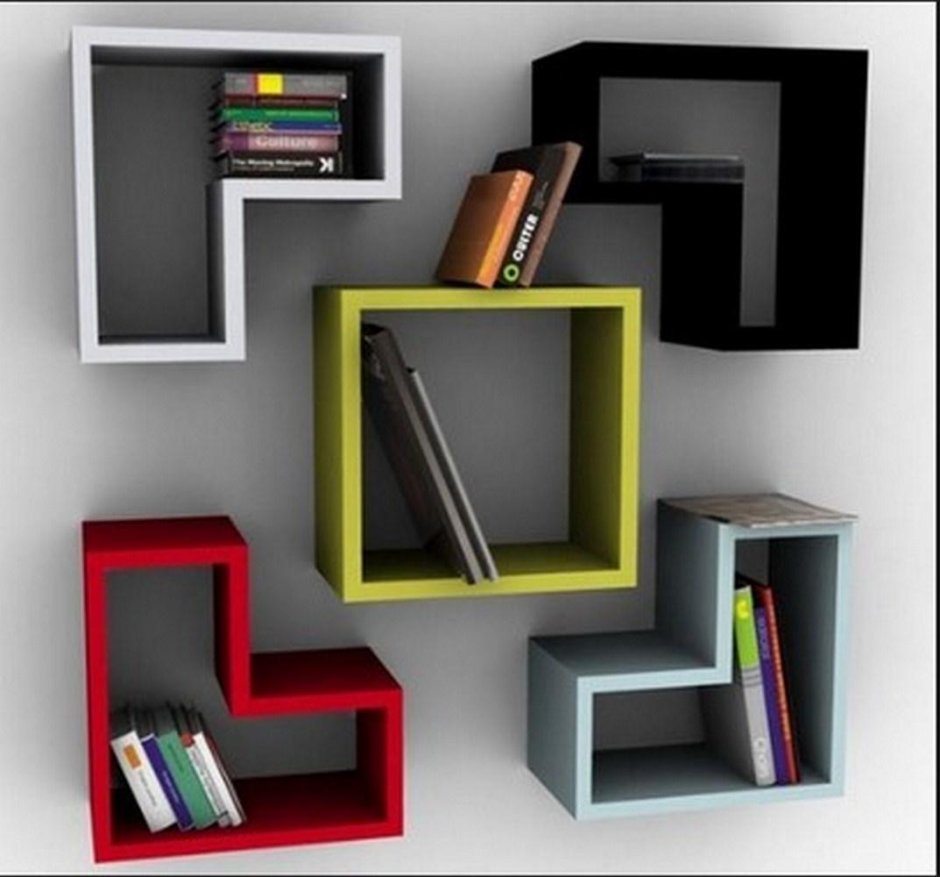 Интересная идея обыгрывания угла полками для книг