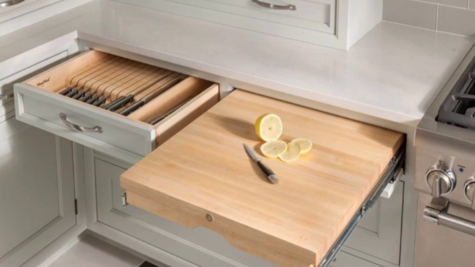 Кухонная тумба на колесиках