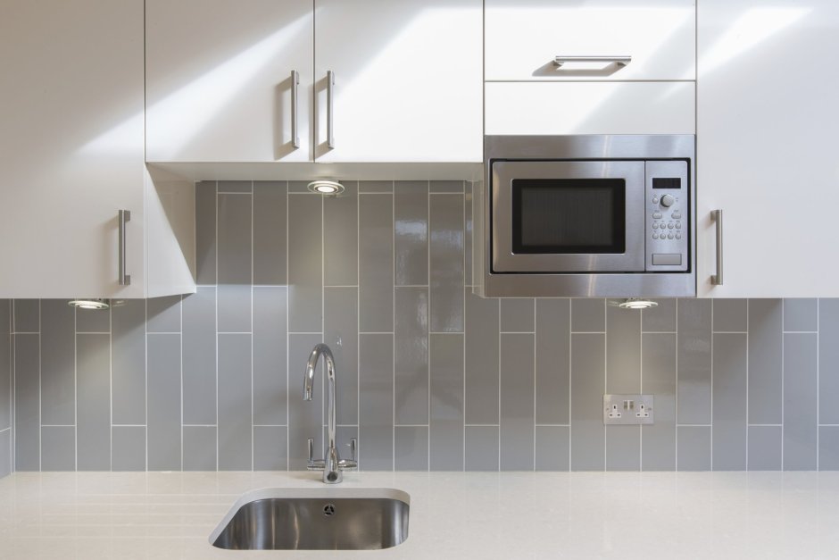 Микроволновка в Нижнем шкафу