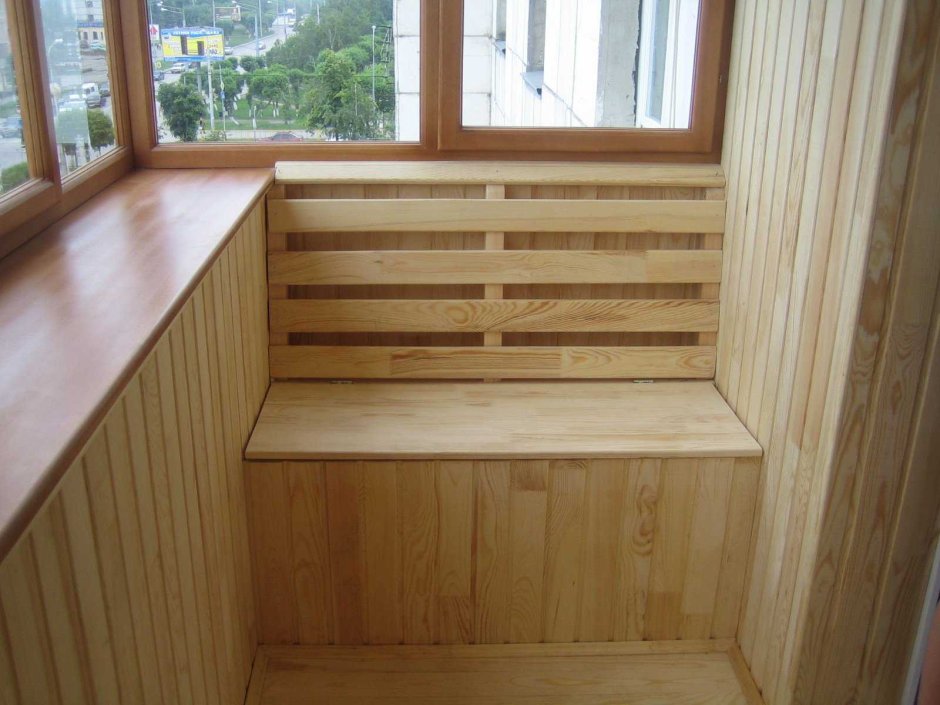 Шкаф на балкон из дерева