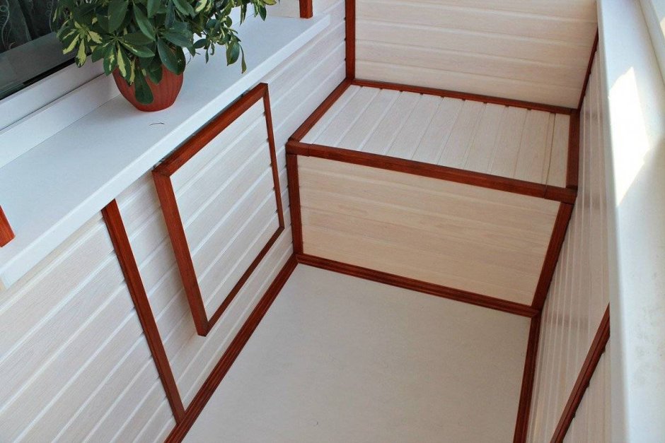 Отделка балкона вагонкой