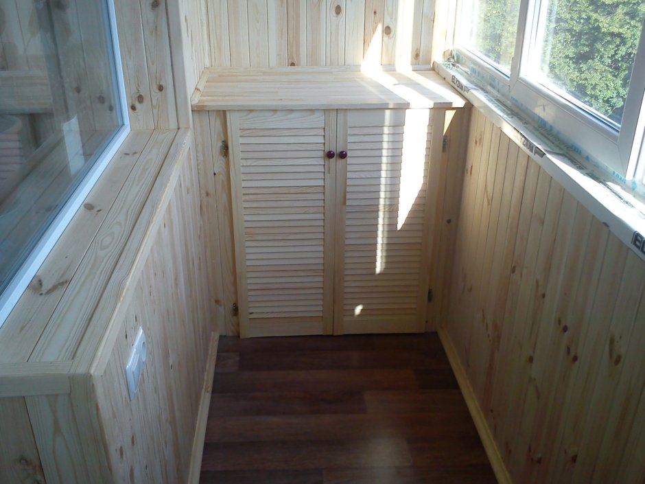 Обшивание балкона вагонкой