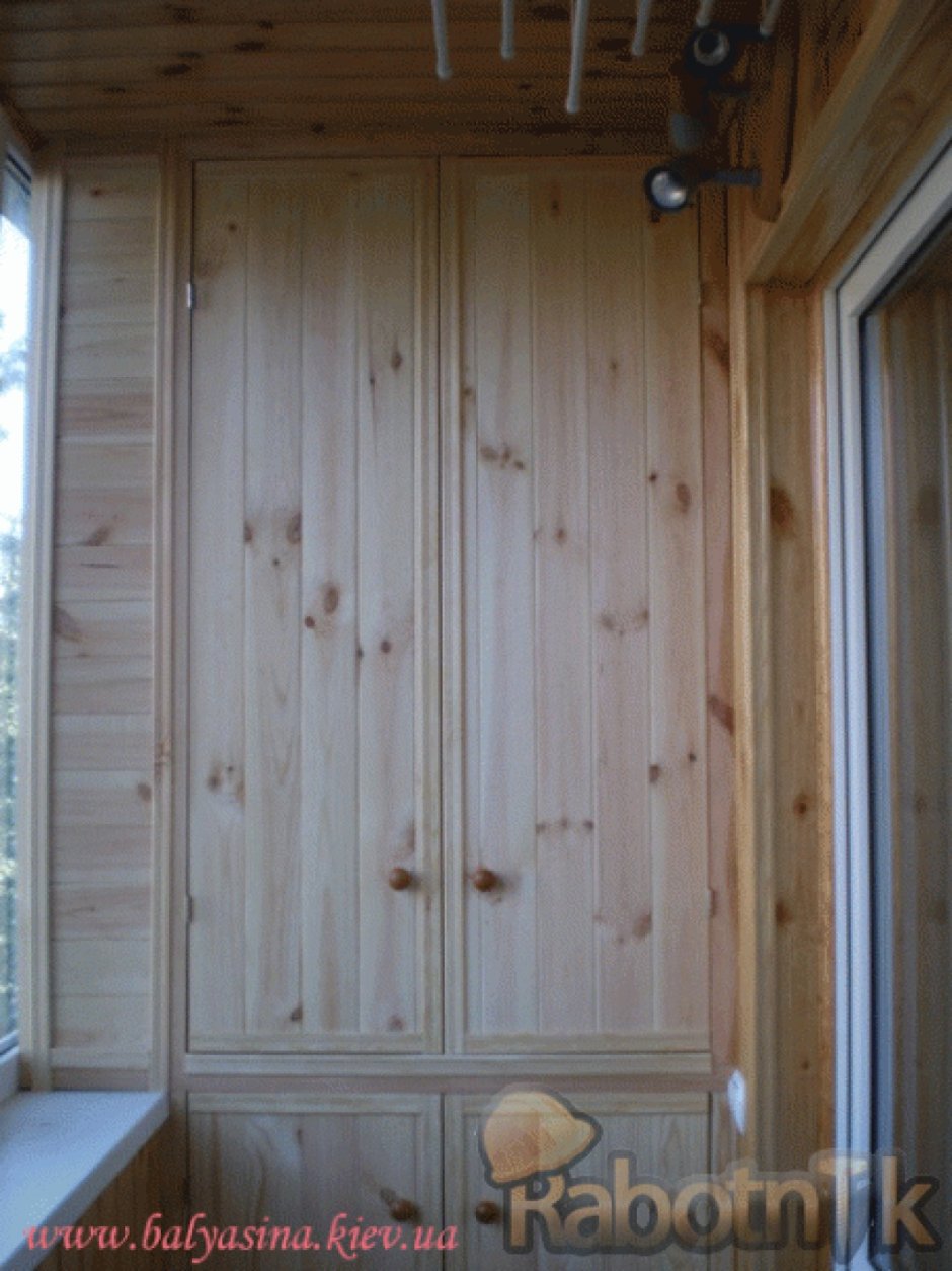 Шкаф на балкон с вагонки