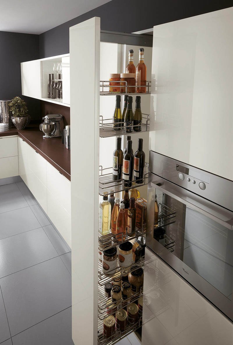 Узкий стеллаж на кухню