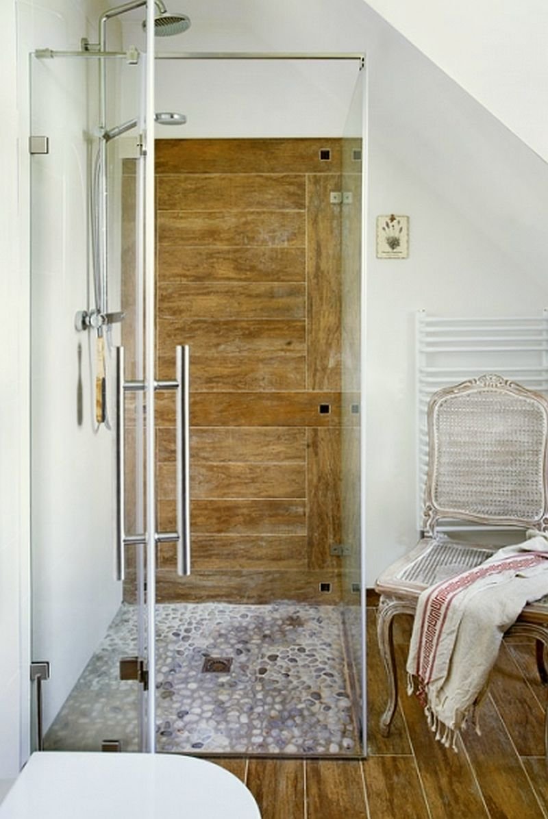 Душевая из дерева в квартире