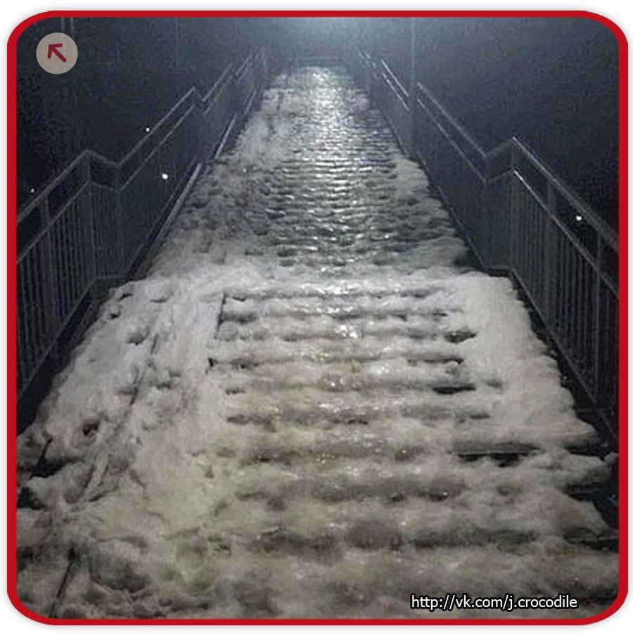 Девушка упала с лестницы гиф