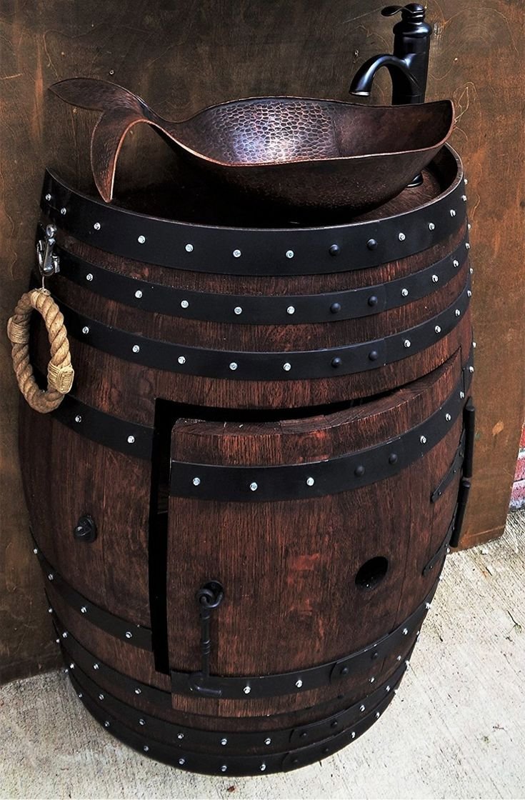 Умывальник из деревянной бочки