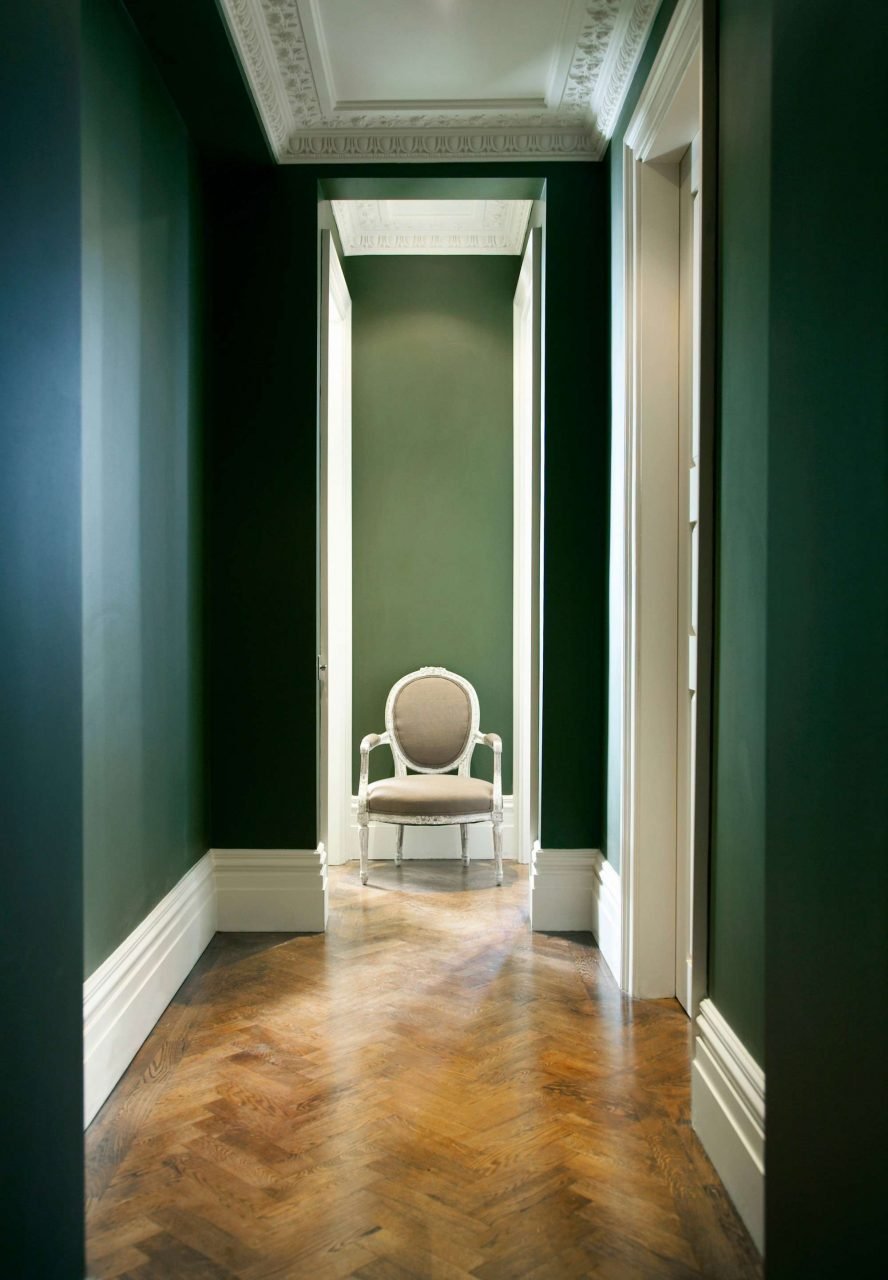 Плинтус в цвет стен