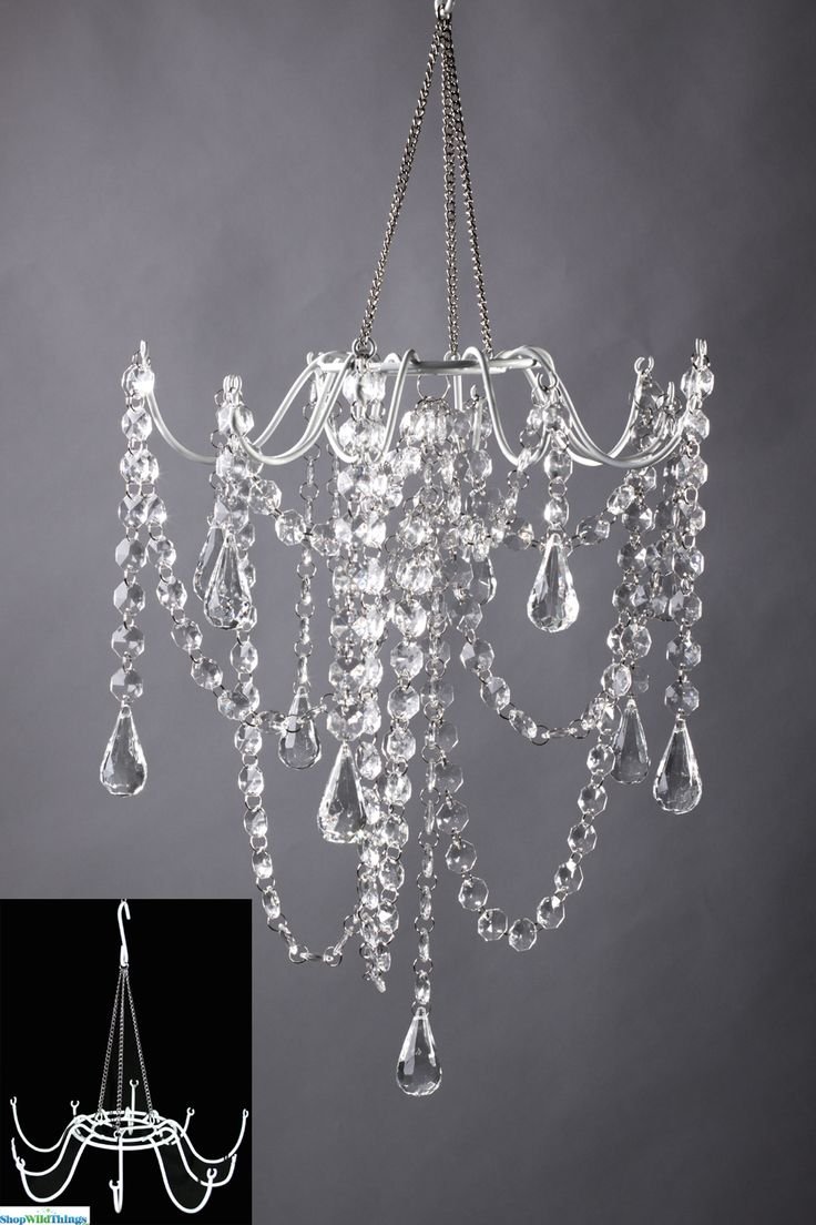 Люстра с висюльками из стекла