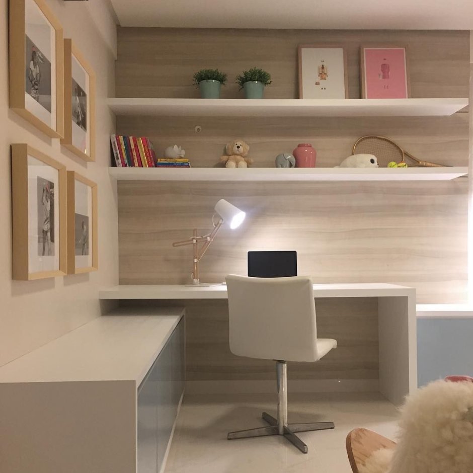 Полки в комнату подростка