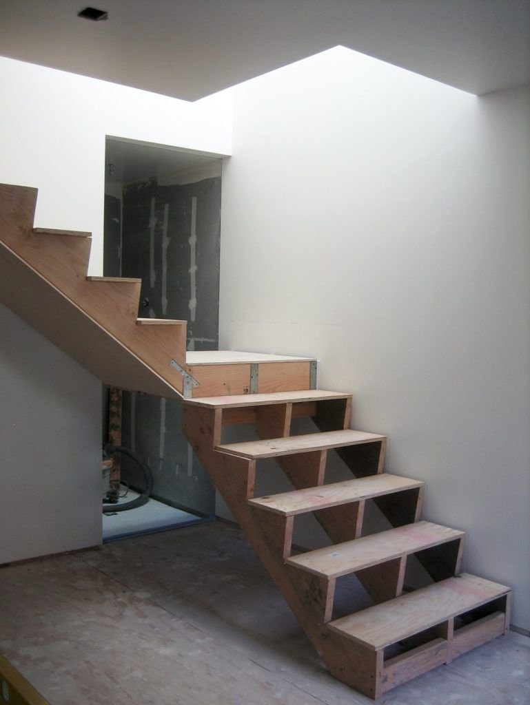 Лестница в гараже на второй этаж