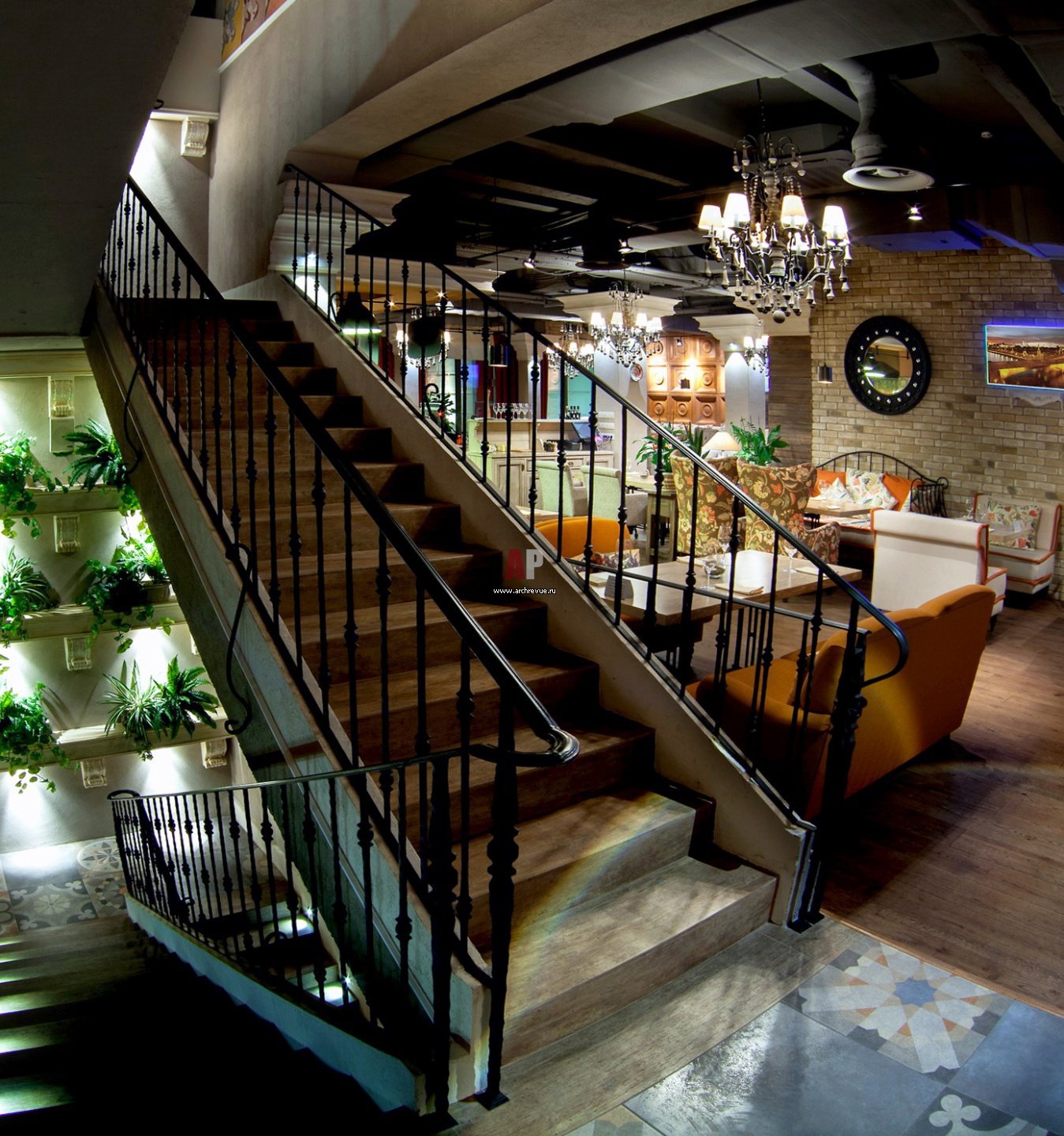 Lucky hall. Лестница в ресторане. Красивая лестница в ресторане. Двухэтажный ресторан. Двухэтажное кафе интерьер.