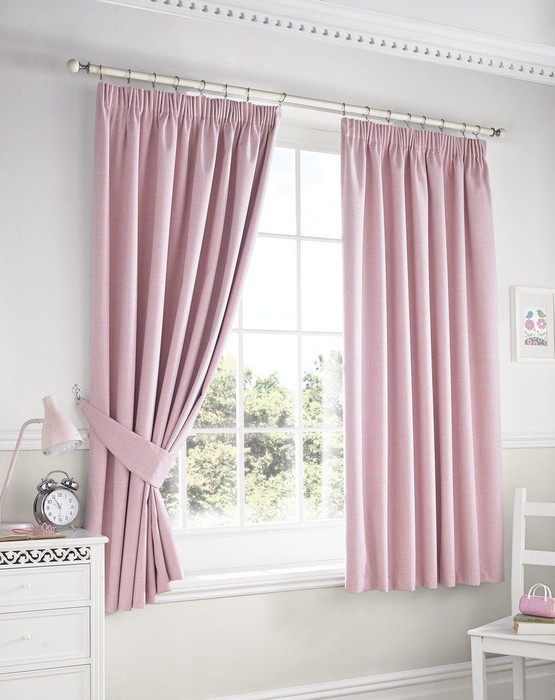 Розовые шторы в спальню