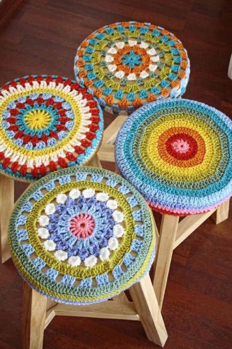 Вязаный чехол на табурет