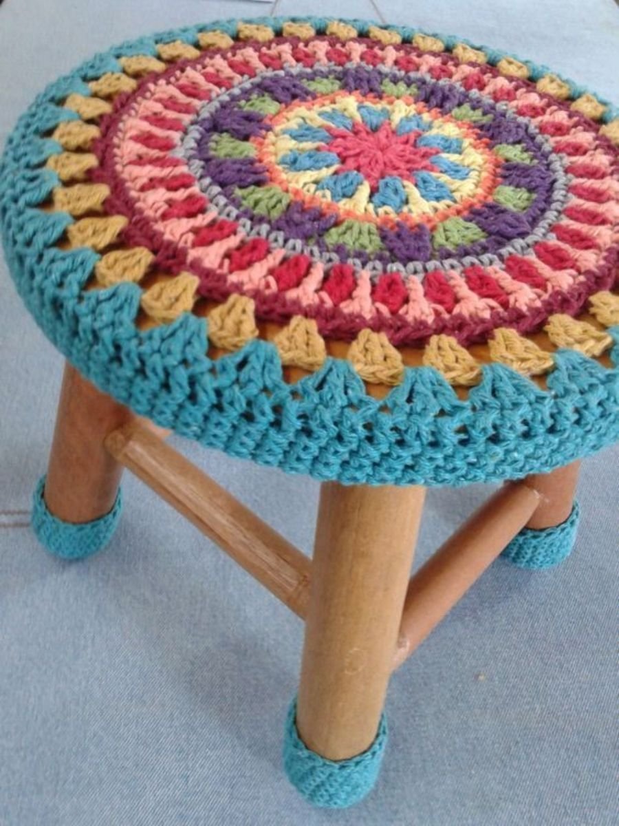 Вязаные накидки на табуретки