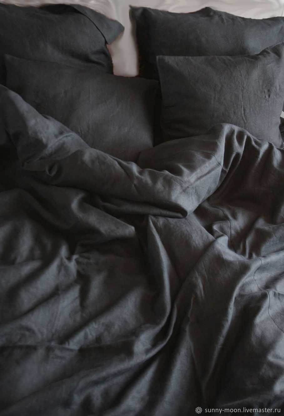 Мятая кровать сверху