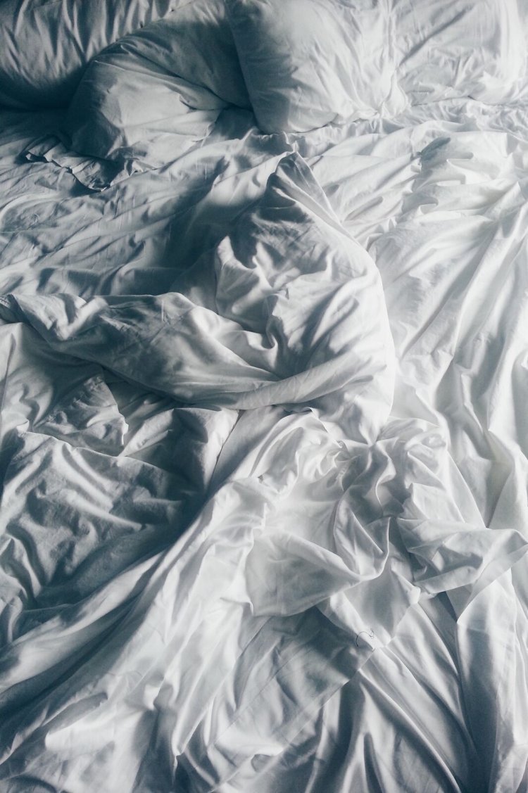 Мятая кровать