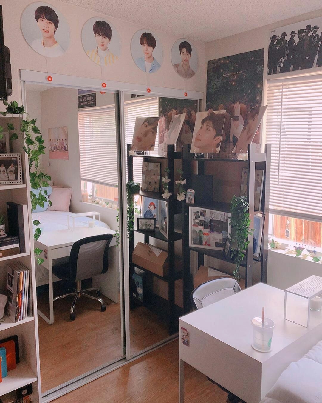Комната сменила. Комната в корейском стиле для девушек. Корейская комната девушки. Уютные комнаты в корейском стиле. Детская комната в корейском стиле.